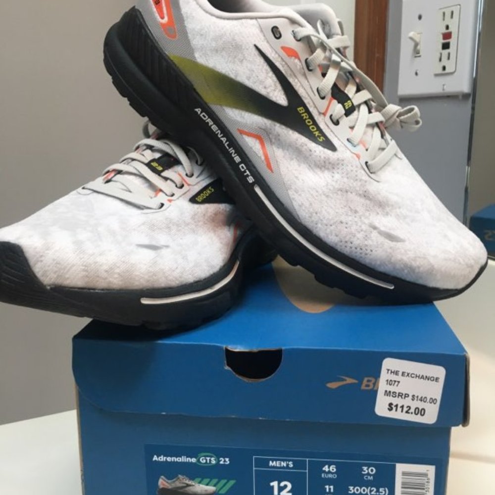 Mens Brooks Adrenaline GTS 23 Size 12 Medium Latest Edition